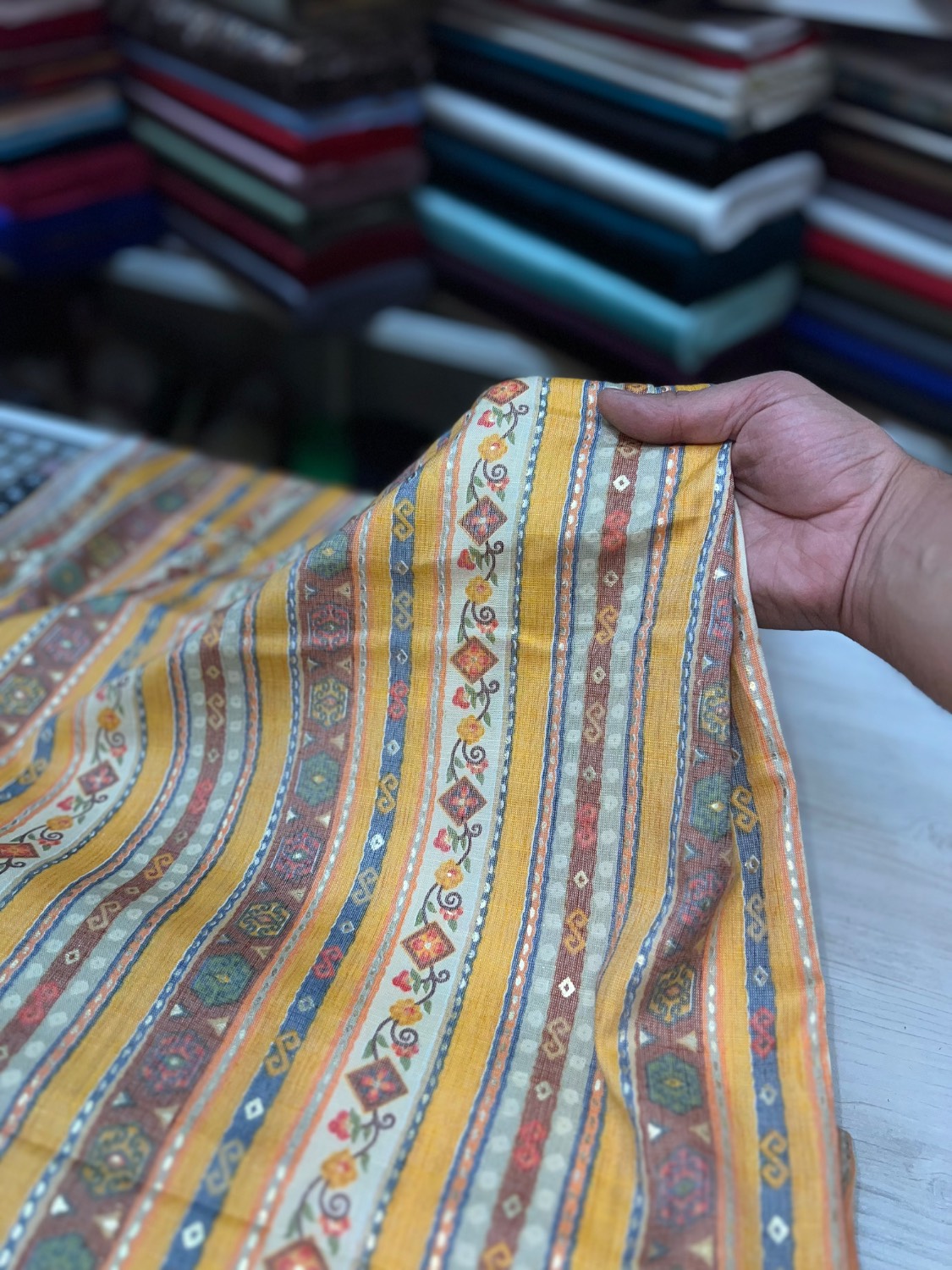 باتیک نخ طلاکوب - تصویر 17